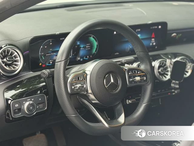 Mercedes-Benz Class A 2022 Белый из Китая