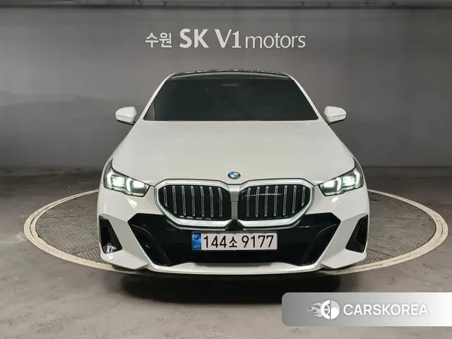 BMW 5 Series (G60) 2023 Белый из Кореи