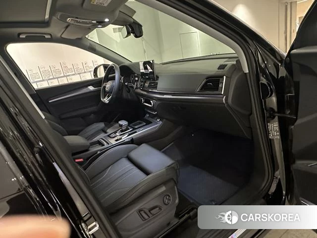 Audi Q5L 2023 Черный из Китая