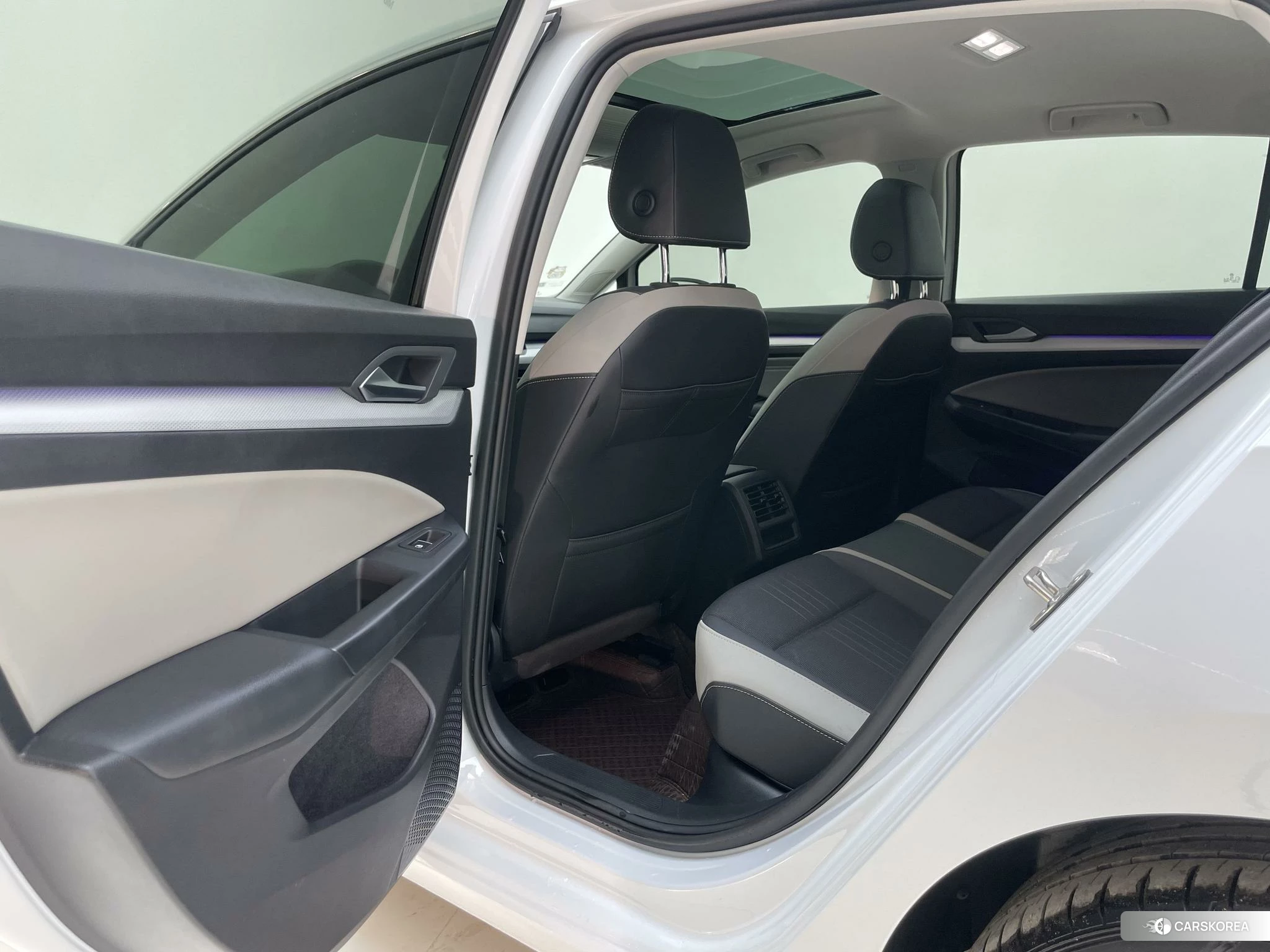 Volkswagen Golf 2023 Белый из Китая