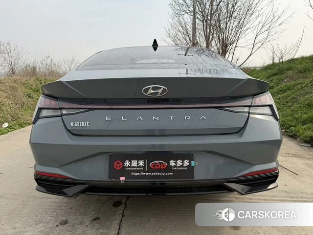 Hyundai Elantra 2021 Серебристо-серый из Китая