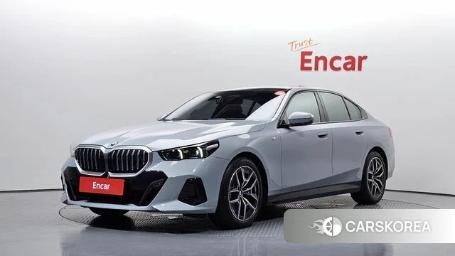 BMW 5 Series (G60) 2025 Небесно-голубой из Кореи