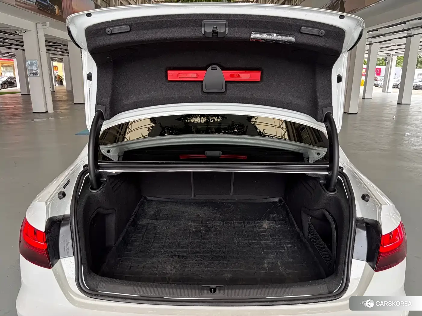Audi A4L 2023 Белый из Китая
