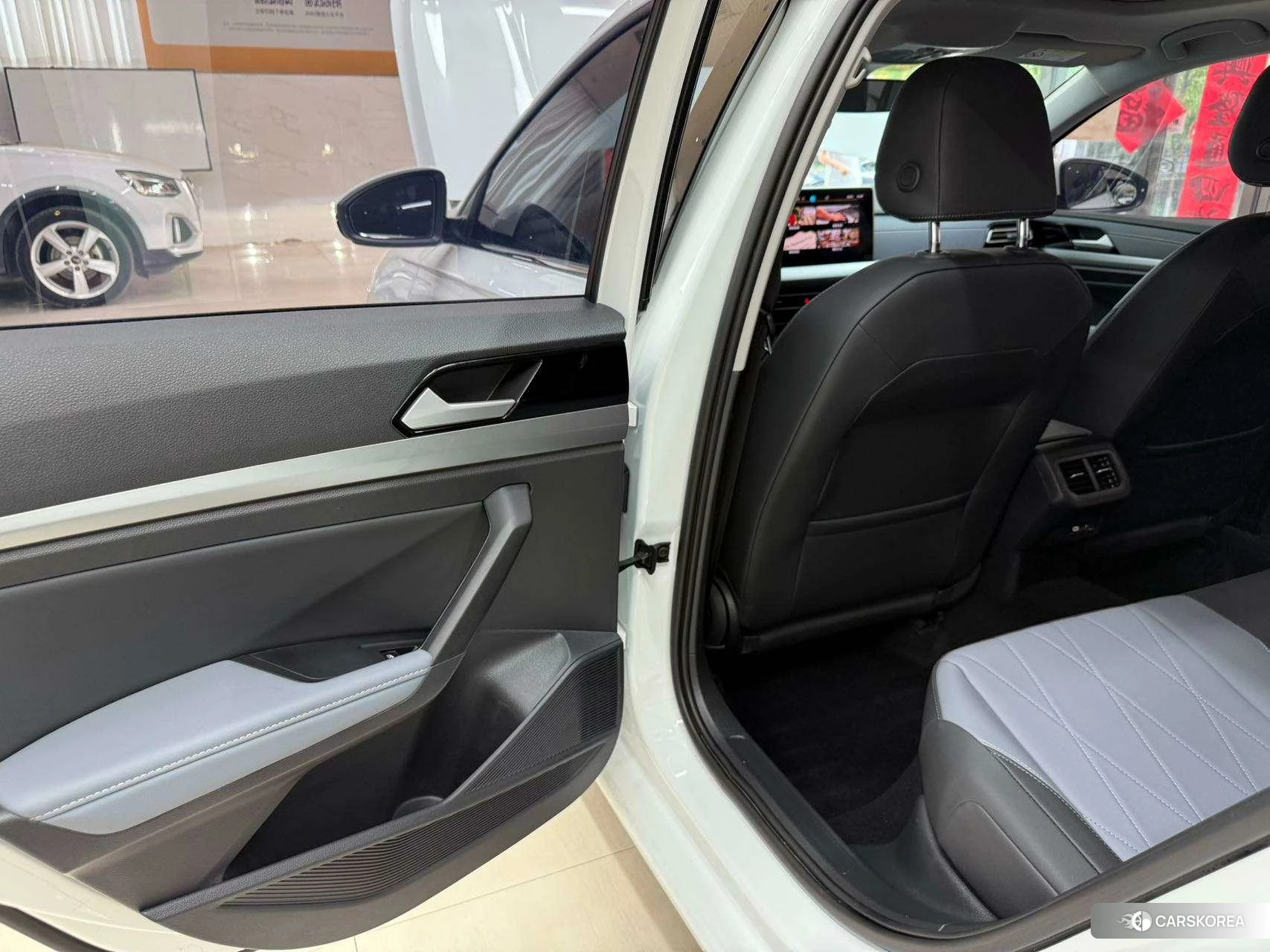 Volkswagen Lavida 2023 Белый из Китая