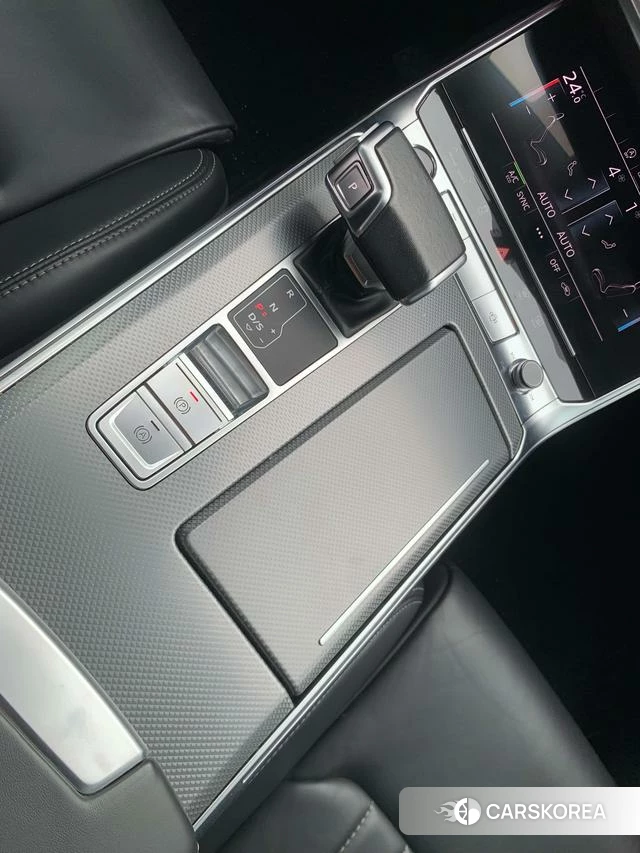 Audi A6L 2023 Черный из Китая