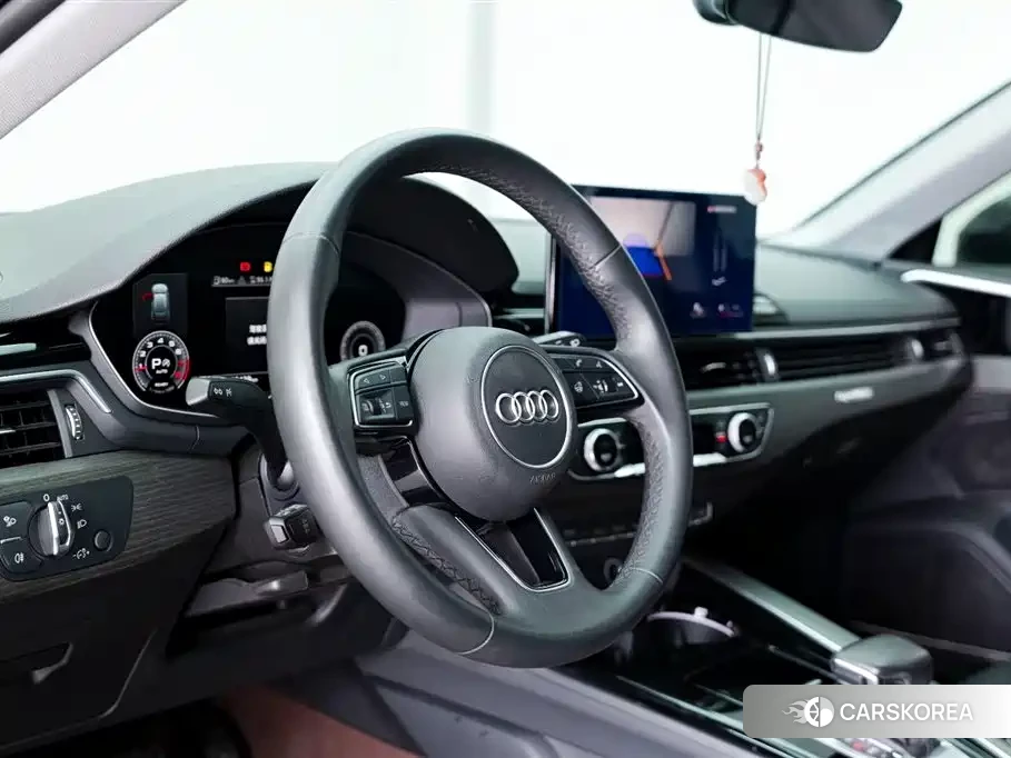 Audi A4L 2024 Silver/gray из Китая