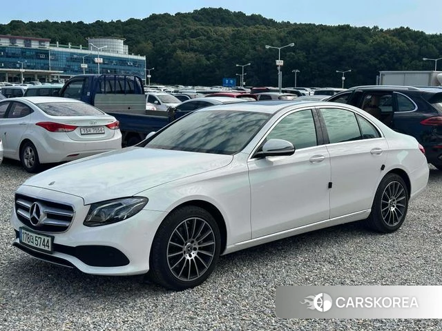 Mercedes-Benz E-Class W213 2018 Белый из Кореи