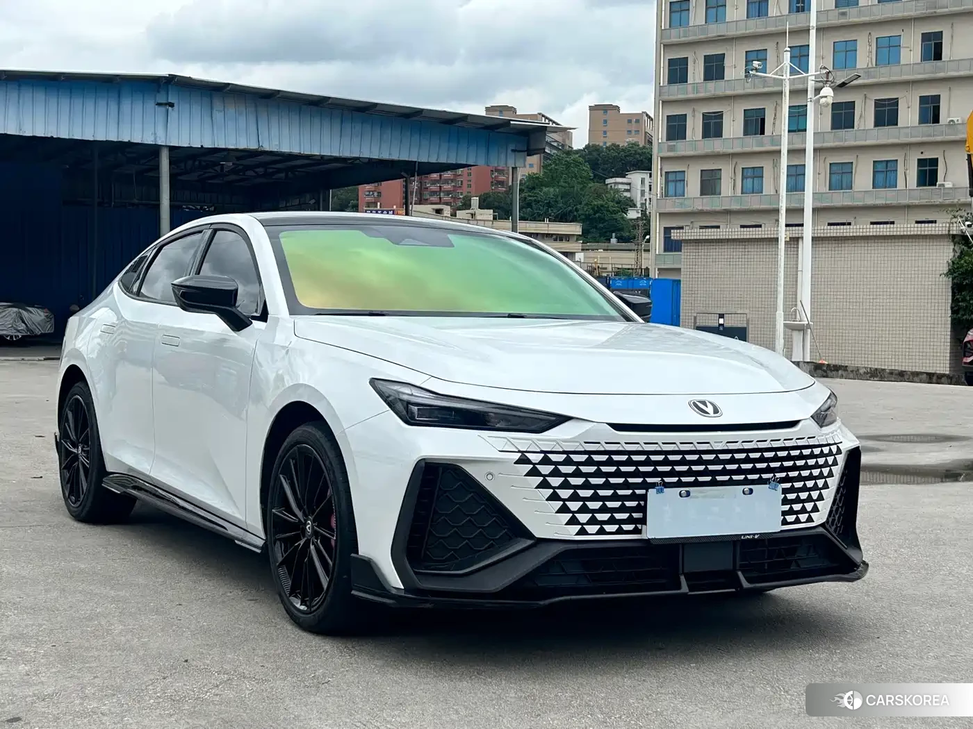 Chang'an Changan UNI-V 2025 Белый из Китая