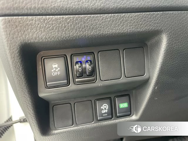 Nissan Qijun 2023 Белый из Китая