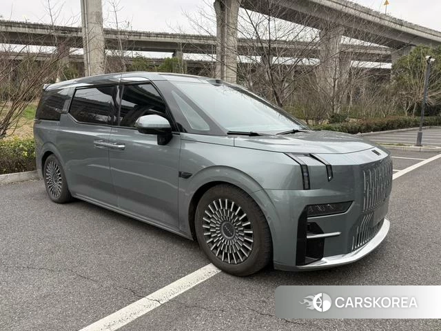 Extremely krypton ZEEKR 009 2025 Серебристо-серый из Китая