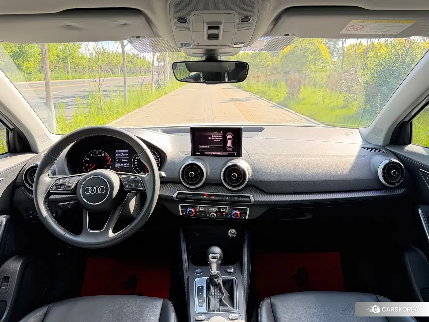 Audi Q2L 2023 Белый из Китая