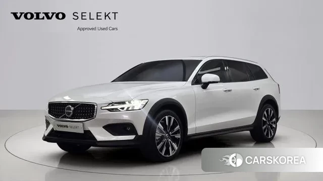 Volvo V60 Cross-Country 2nd Generation 2025 Белый из Кореи