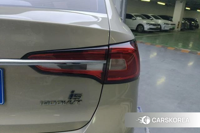 Roewe i5 2021 Желтый из Китая