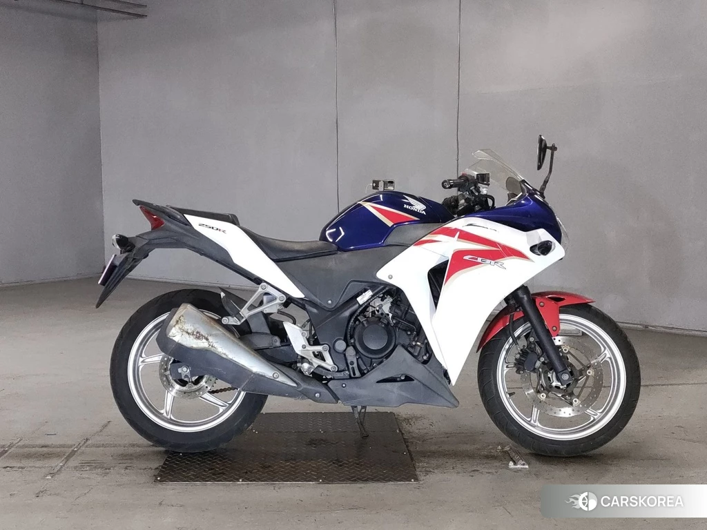 Проданный Honda CBR250R 2011 из Японии, фото 2