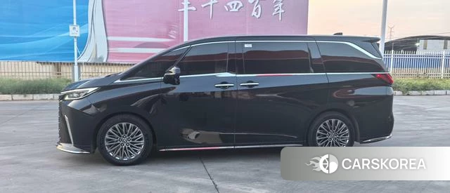 Lexus LM 2024 Черный из Китая