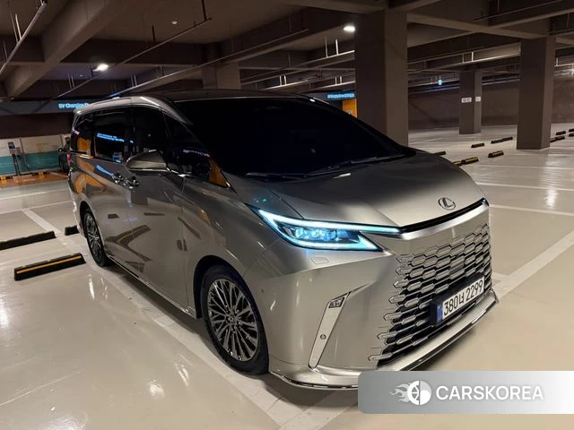 Lexus LM Second Generation 2025 Серебристо-серый из Кореи