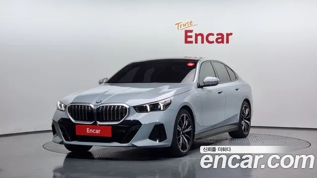 BMW 5 Series (G60) 2024 Серебристо-серый из Кореи