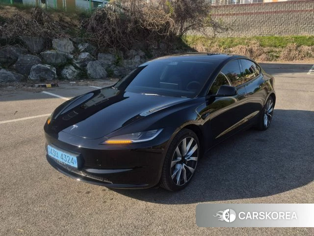Tesla Model 3 2024 Черный из Кореи