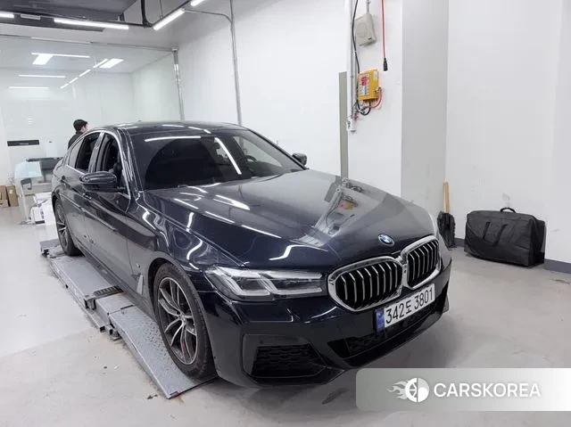 BMW 5 Series (G30) 2023 Черный из Кореи