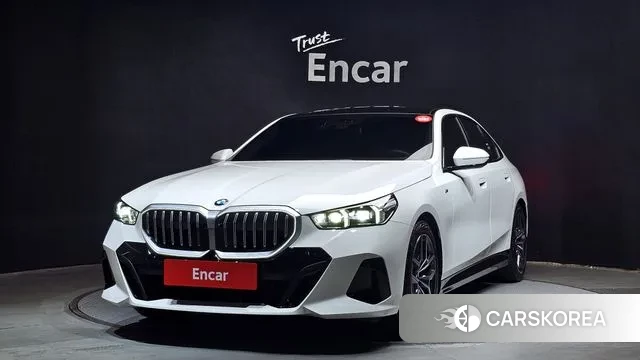 BMW 5 Series (G60) 2023 Белый из Кореи