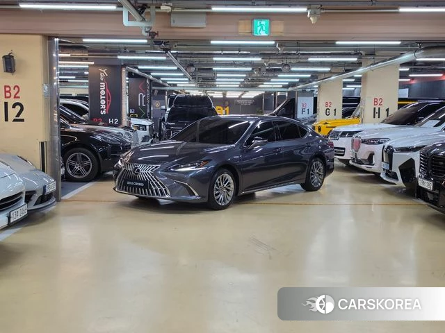 Lexus ES300h 7th generation 2025 Серый из Кореи