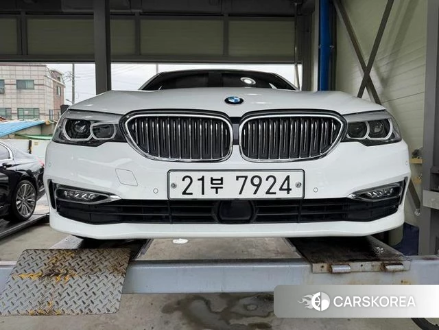 BMW 5 Series (G30) 2018 Черный из Кореи