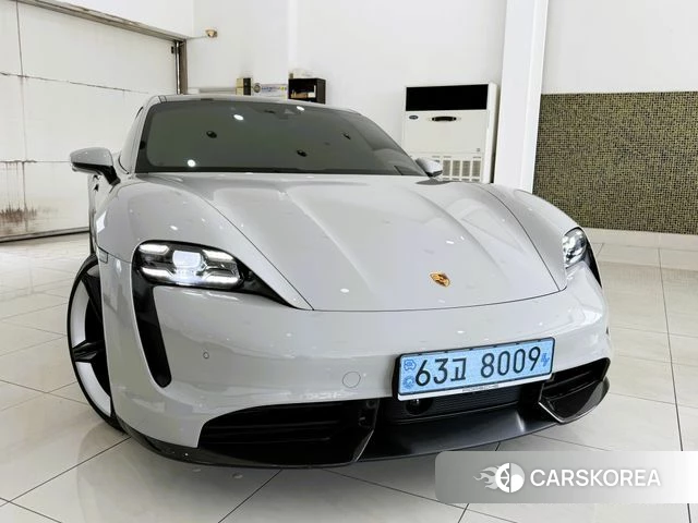 Porsche Taycan 2022 Серебристо-серый из Кореи