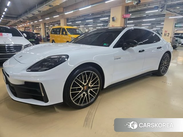 Porsche Panamera (976) 2025 Белый из Кореи