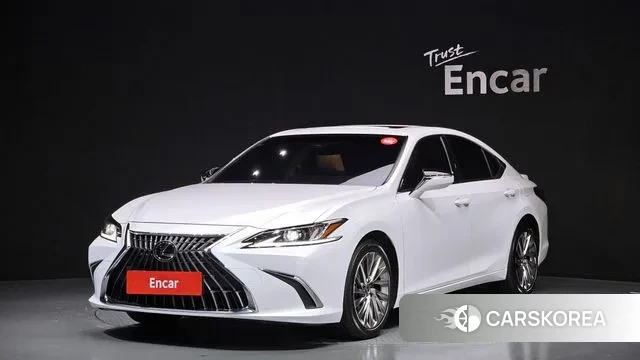 Lexus ES300h 7th generation 2023 Белый из Кореи