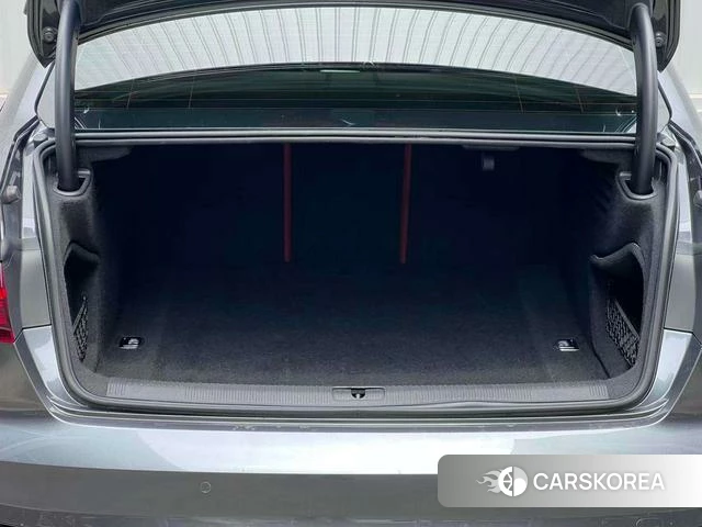 Audi S4 2021 Темно-серый из Китая
