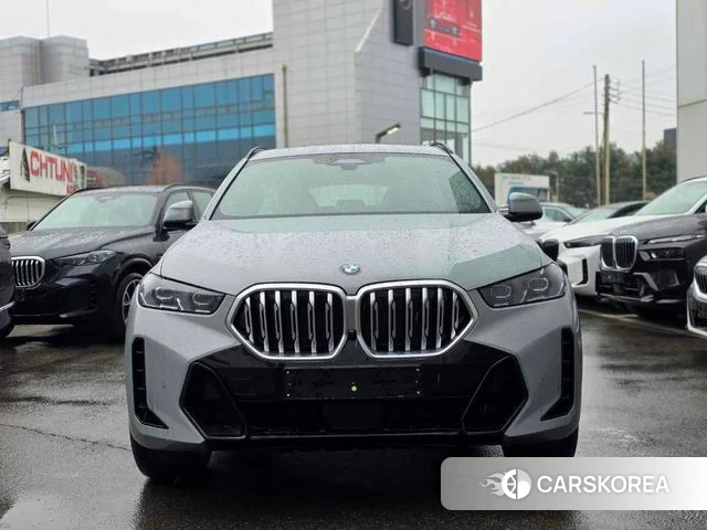 BMW X6 (G06) 2026 Светло-серебряный цвет из Кореи