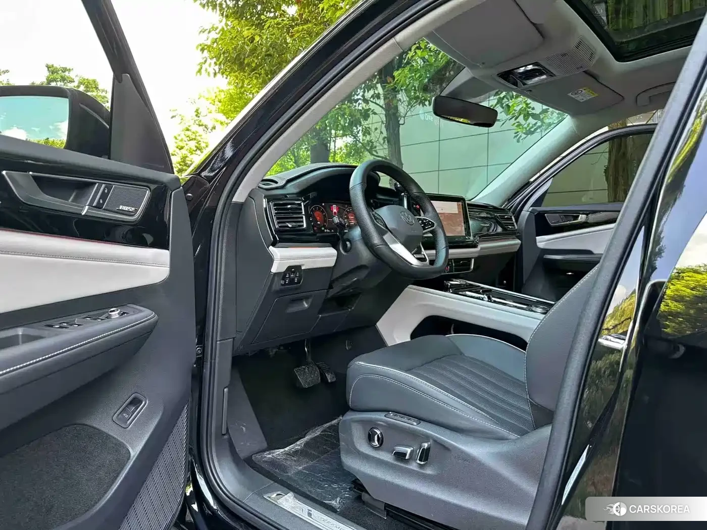 Volkswagen Touareg 2022 Черный из Китая