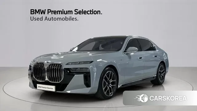 BMW 7 Series (G70) 2024 Светло-серебряный цвет из Кореи