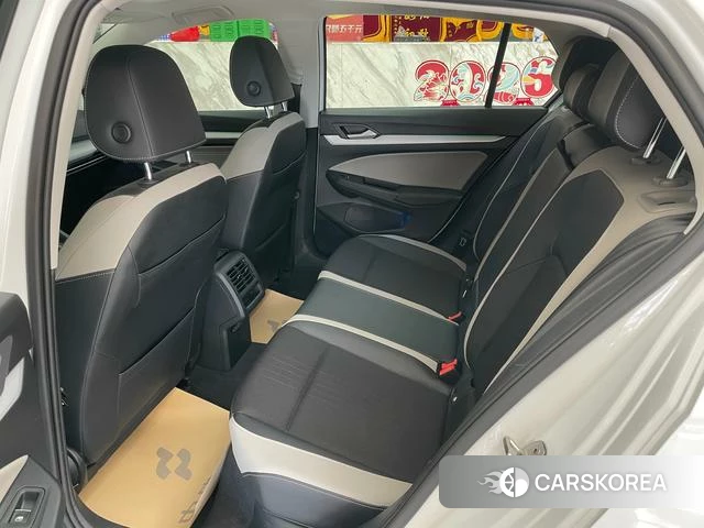 Volkswagen Golf 2023 Белый из Китая