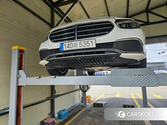 Mercedes-Benz E-Class W213 2021 Белый из Кореи