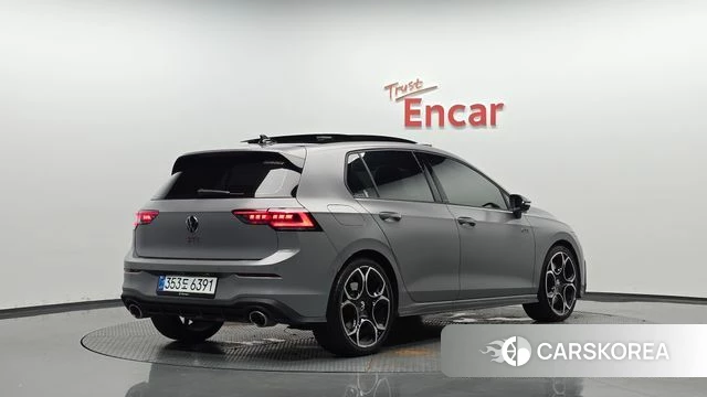 Volkswagen Golf 8th Generation 2025 Серебристо-серый из Кореи