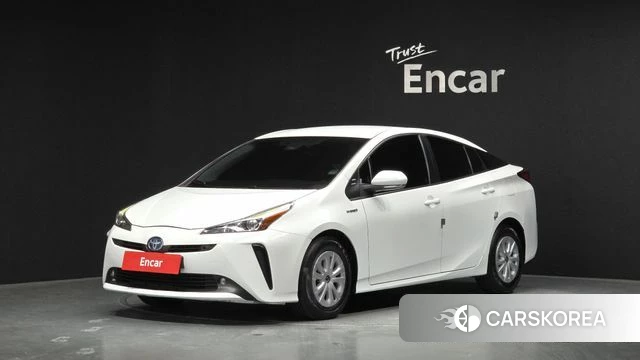 Toyota Prius 4th Generation 2021 Белый из Кореи