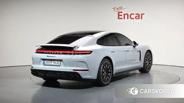 Porsche Panamera (972) 2025 Светло-серебряный цвет из Кореи