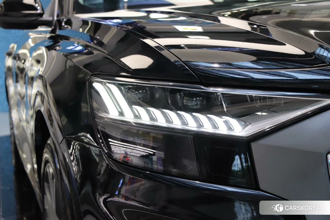 Audi Q8 2021 Черный из Китая