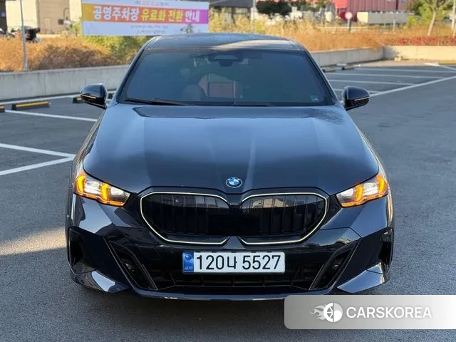 BMW 5 Series (G60) 2023 Черный из Кореи