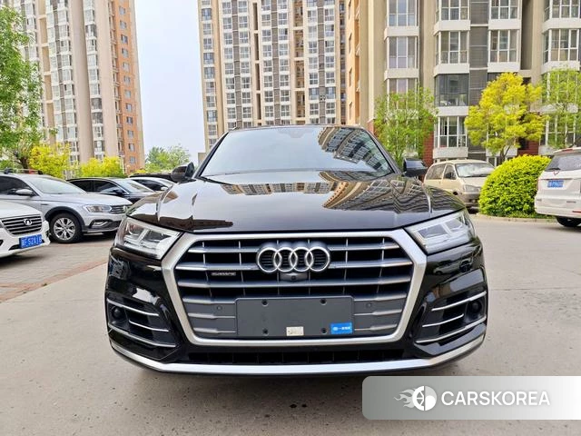 Audi Q5L 2020 Черный из Китая