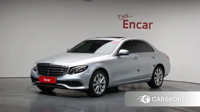 Mercedes-Benz E-Class W213 2018 Серебристо-серый из Кореи