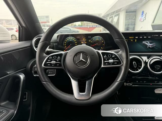 Mercedes-Benz Class A 2022 Белый из Китая