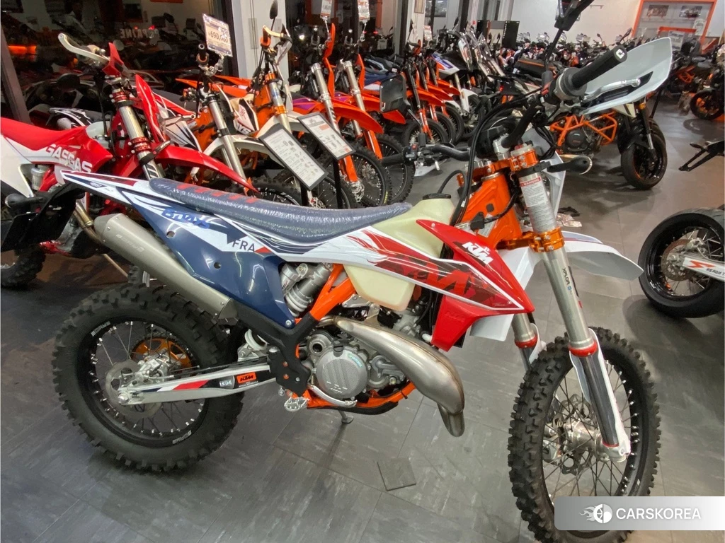 Проданный KTM 250 EXC-F SIX DAYS 2023 из Японии, фото 2