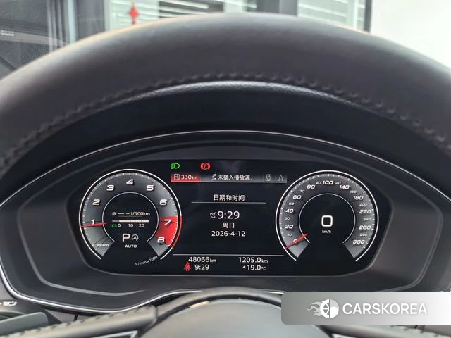 Audi A4L 2021 Темно-серый из Китая