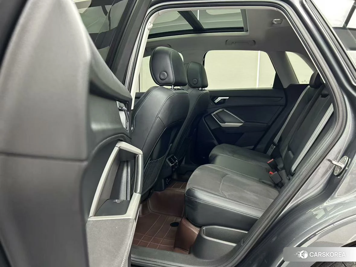 Audi Q3 2022 Темно-серый из Китая
