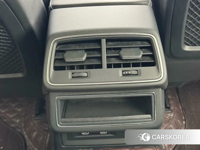 Audi A6L 2023 Черный из Китая