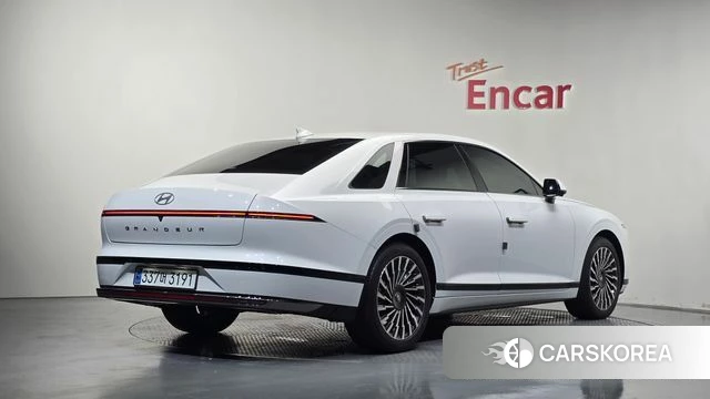Hyundai Grandeur (GN7) 2023 Белый из Кореи
