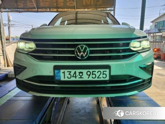 Volkswagen Tiguan second Generation 2023 Белый из Кореи