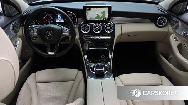 Mercedes-Benz C-Class W205 2018 Белый из Кореи